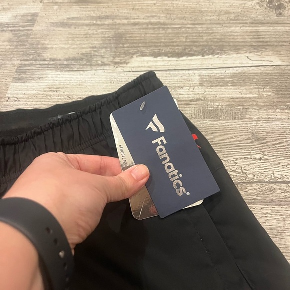 NWT 2X NHL Red Wings Fanatics track pants with side zippers - Picture 3 of 7